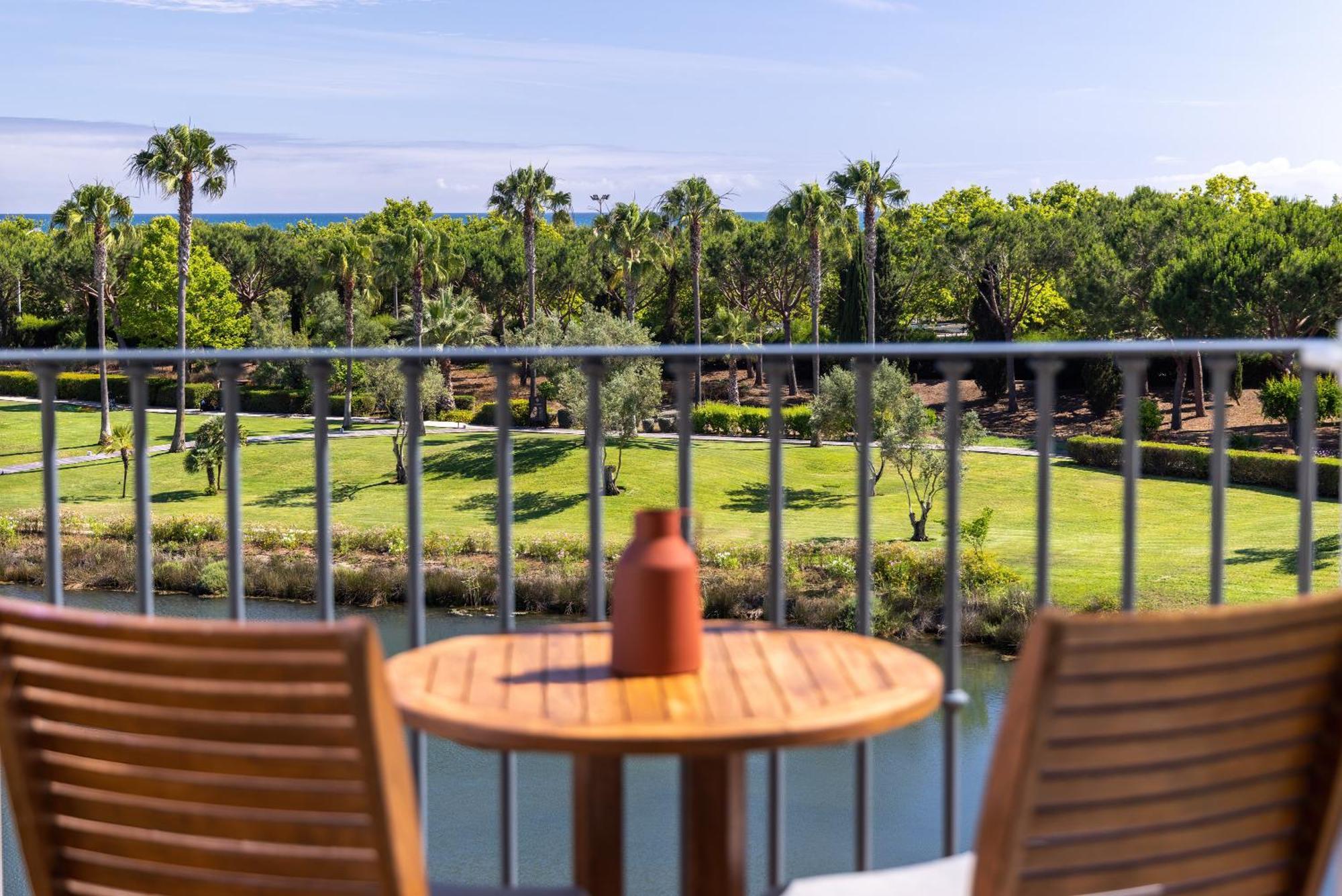 Domes Lake Algarve, Autograph Collection Βιλαμούρα Εξωτερικό φωτογραφία View from the balcony of a suite at the Hyatt Regency