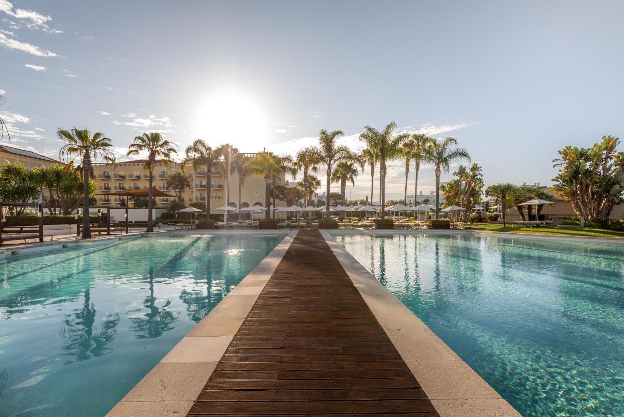Domes Lake Algarve, Autograph Collection Βιλαμούρα Εξωτερικό φωτογραφία The swimming pool at the resort