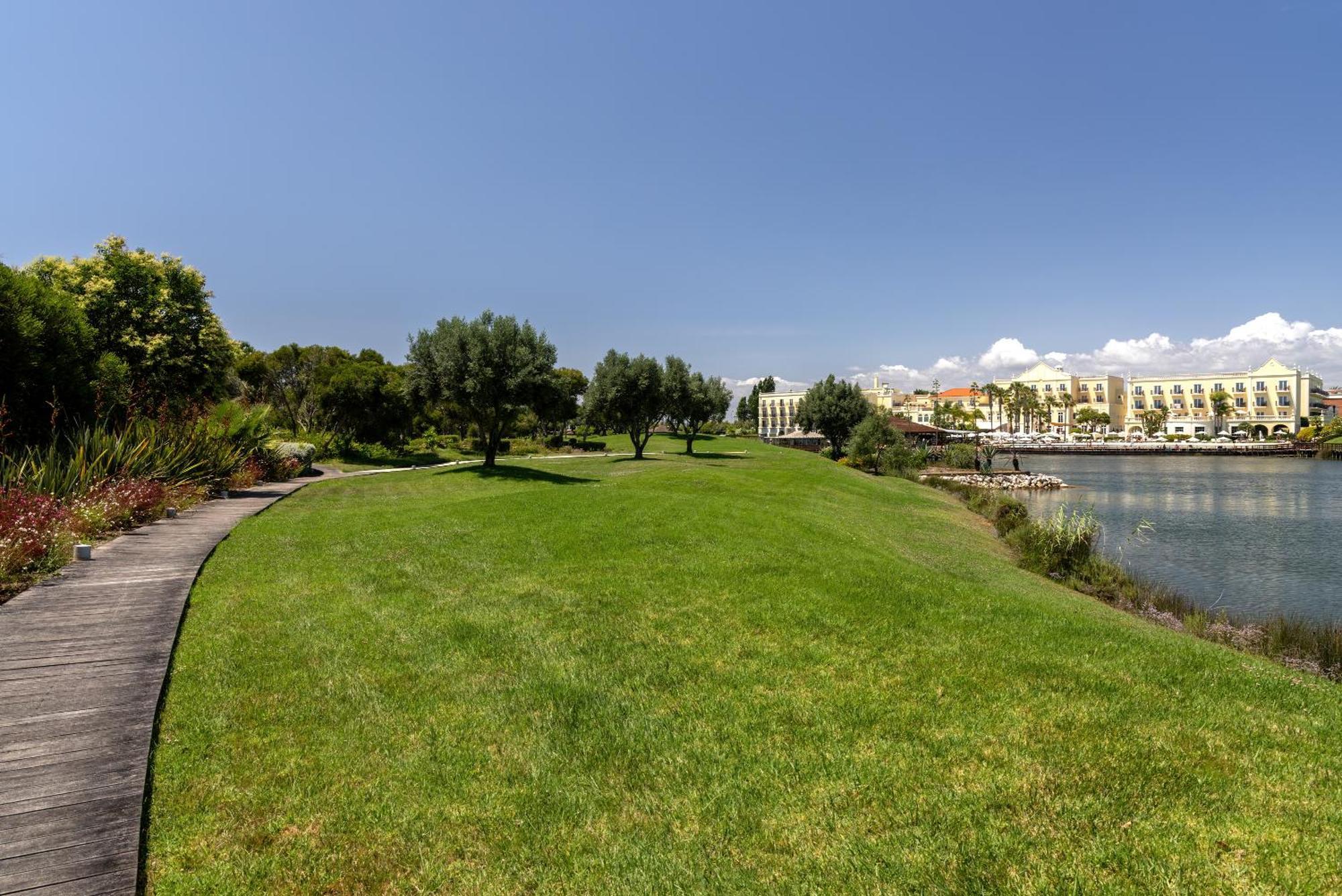 Domes Lake Algarve, Autograph Collection Βιλαμούρα Εξωτερικό φωτογραφία View of the park
