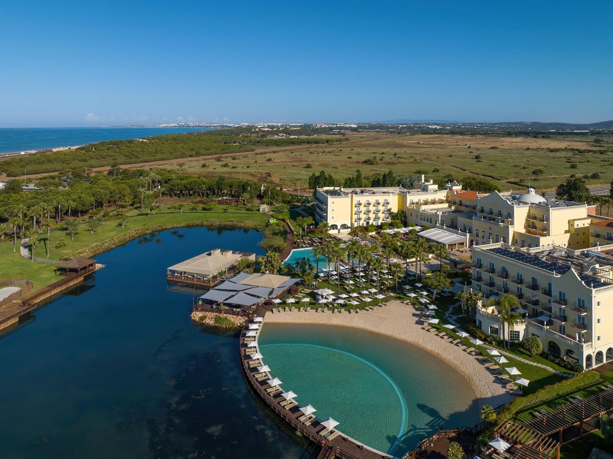 Domes Lake Algarve, Autograph Collection Βιλαμούρα Εξωτερικό φωτογραφία Aerial view of the resort