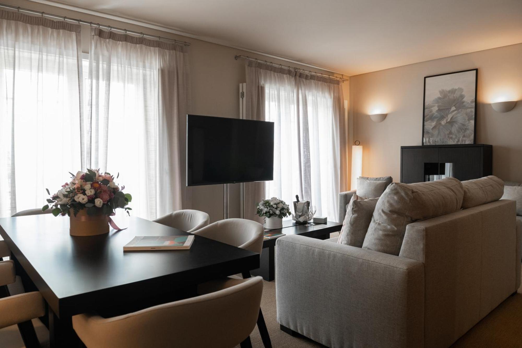 Domes Lake Algarve, Autograph Collection Βιλαμούρα Εξωτερικό φωτογραφία A living room in a serviced apartment in Madrid, Spain